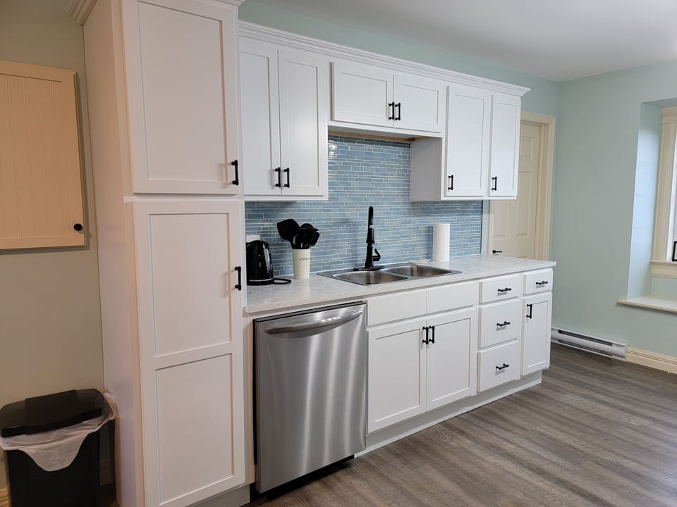 Kitchen with dishwasher