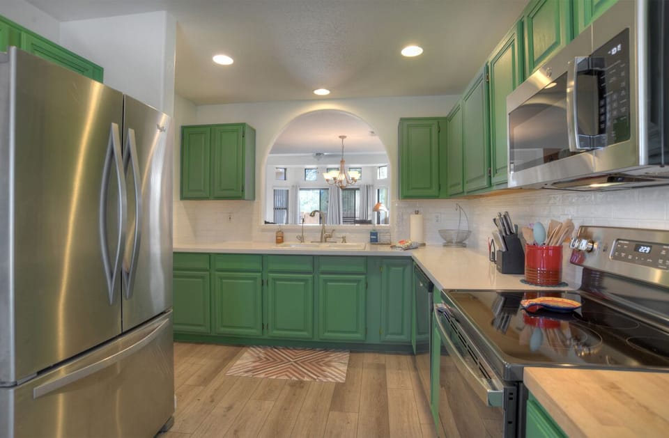 Fully Stocked, Newly Renovated Kitchen - Fully Stocked, Newly Renovated Kitchen