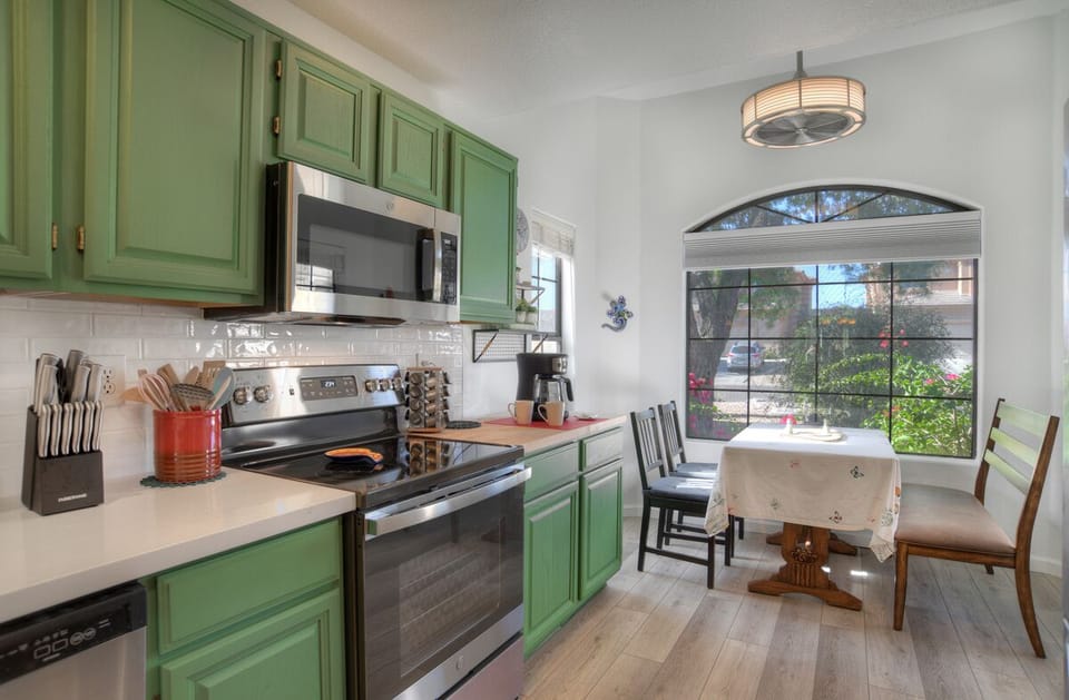 Fully Stocked, Newly Renovated Kitchen - Fully Stocked, Newly Renovated Kitchen and Breakfast Nook