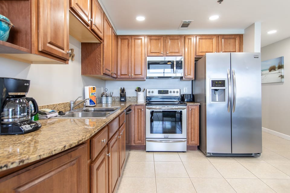 Fully Stocked Kitchen