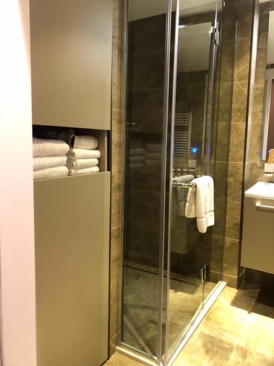 Slippers, towels