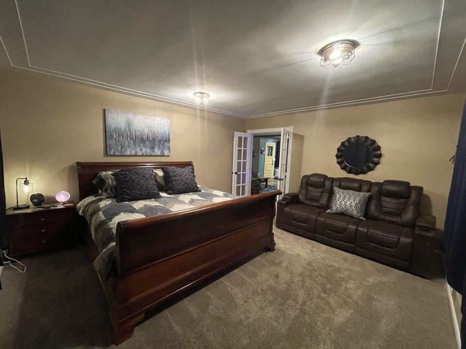 King Suits with reclining sofa
