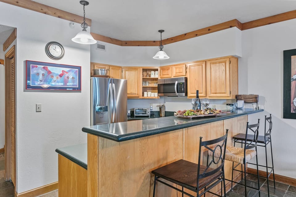 Indoors, Kitchen, Screen, Microwave, Oven