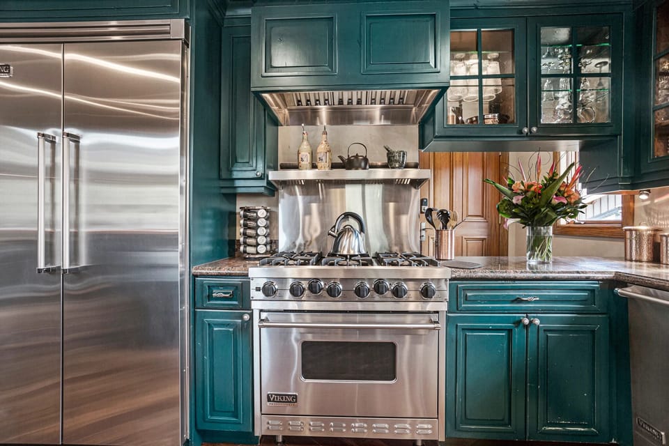 Room, Indoors, Flooring, Kitchen, Oven