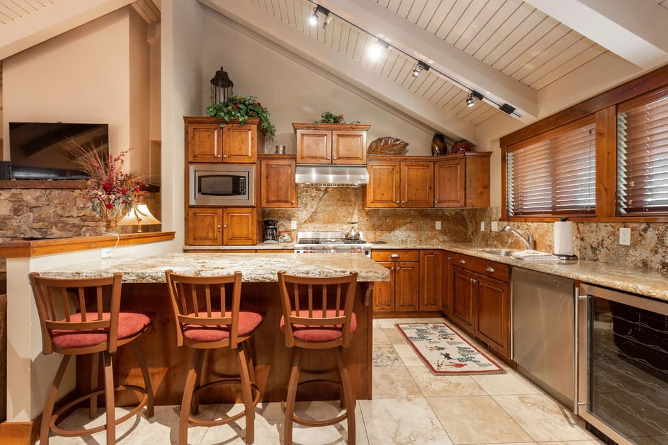 Flooring, Room, Indoors, Kitchen Island, Floor
