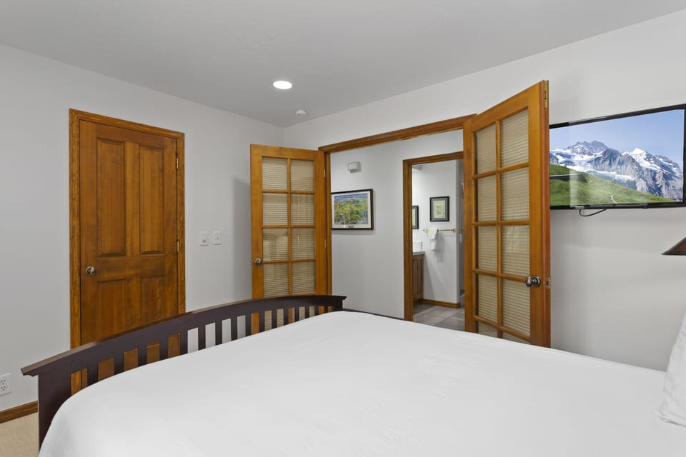 Indoors, Door, Flooring, Floor, Bed