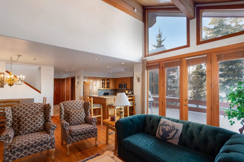 Living Room, Room, Indoors, Couch, Furniture