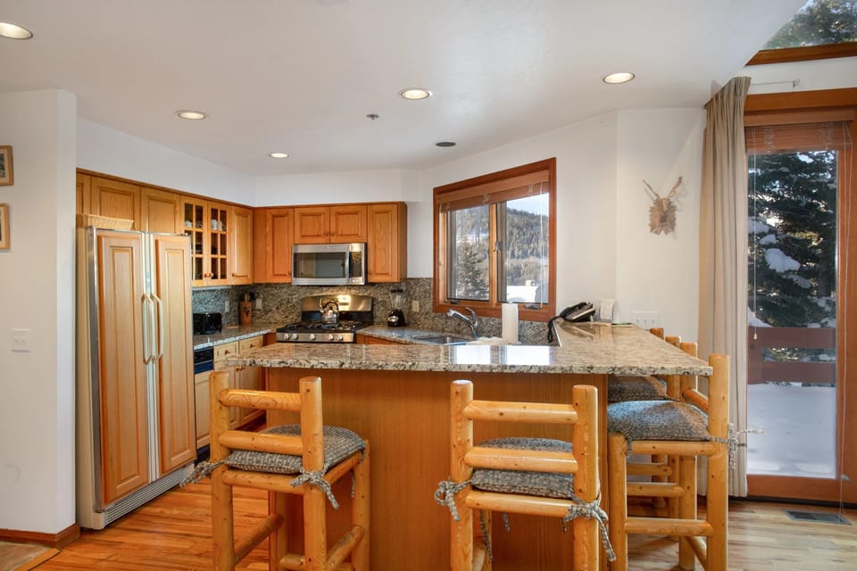 Hardwood, Room, Indoors, Flooring, Furniture