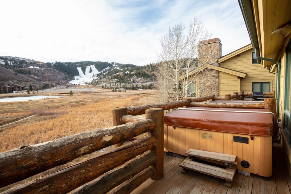 Hardwood, Building, Jacuzzi, Tub, Hot Tub