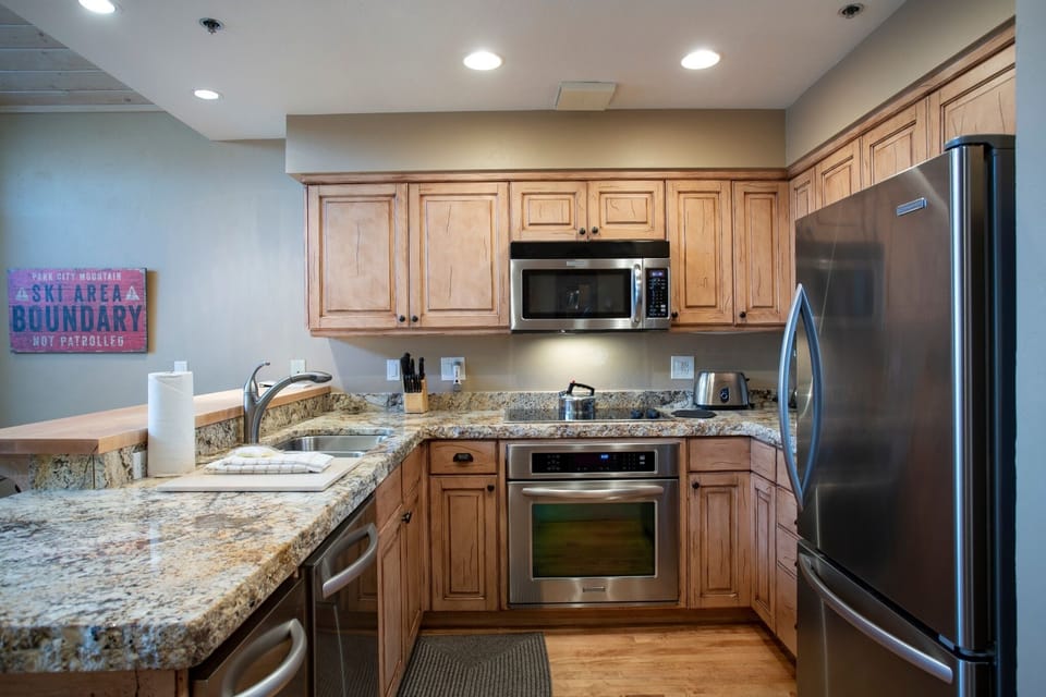 Room, Indoors, Oven, Microwave, Kitchen