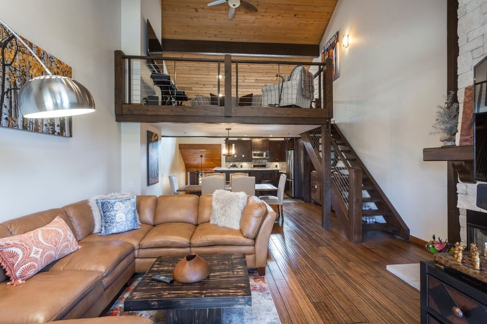Loft, Building, Indoors, Flooring, Couch
