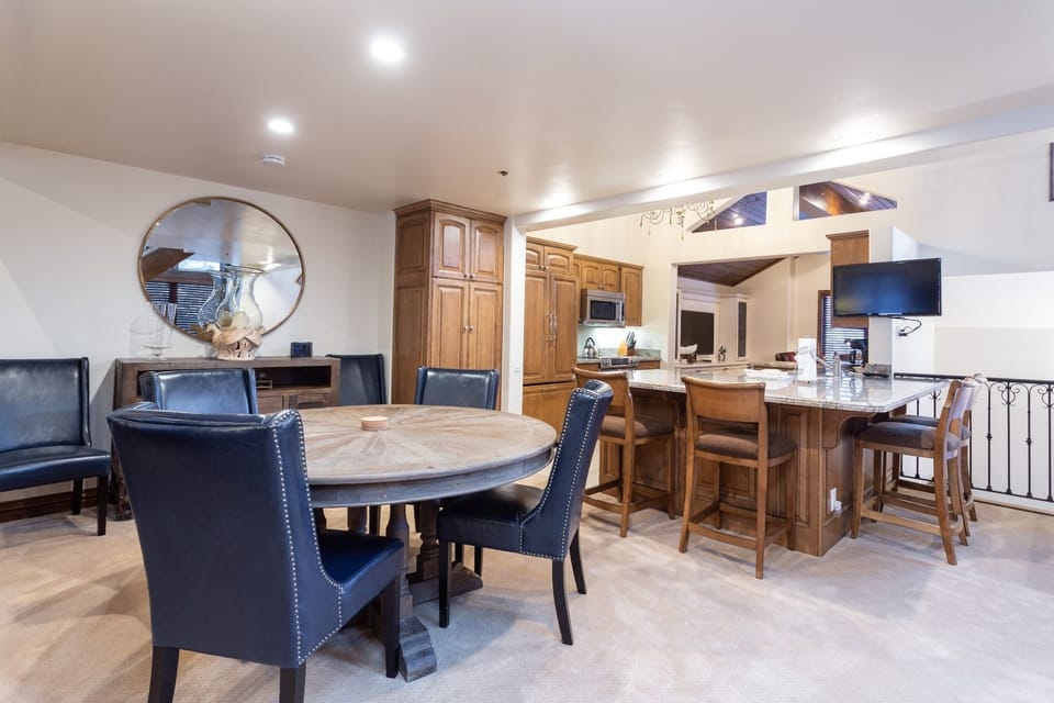 Chair, Furniture, Flooring, Hardwood, Room