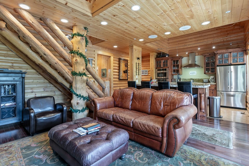 Indoors, Living Room, Furniture, Couch, Hardwood