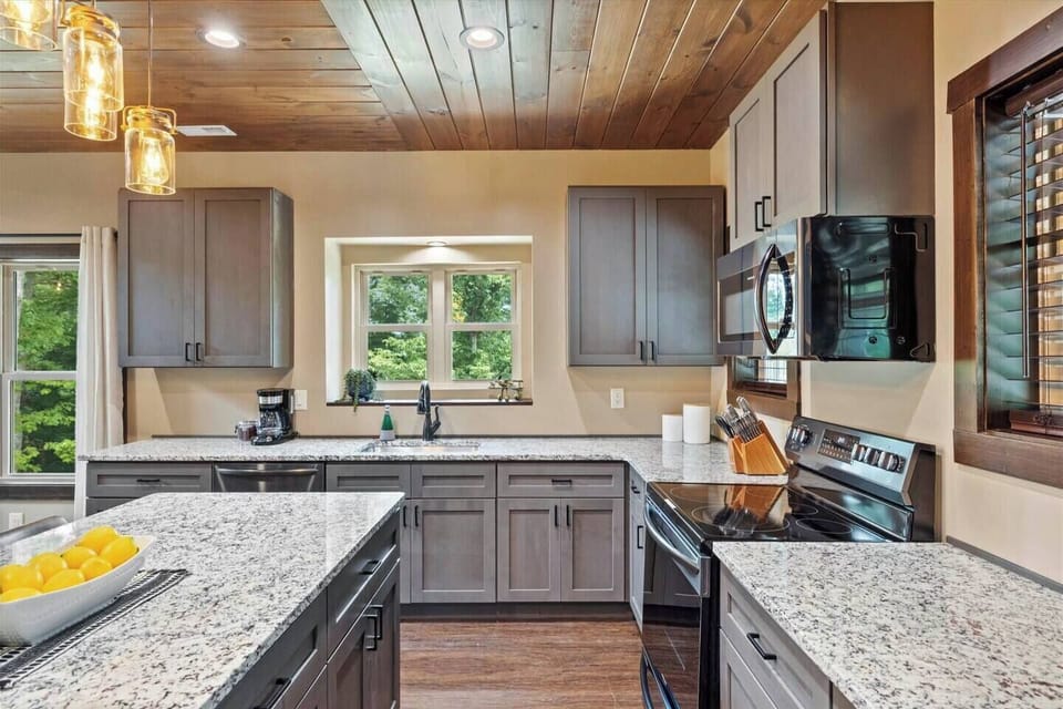 Beautiful kitchen with electric range, microwave & dishwasher!