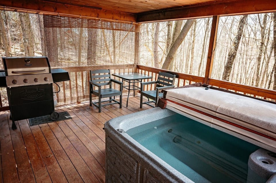 Hot Tub / whirlpool bath (Outdoor)