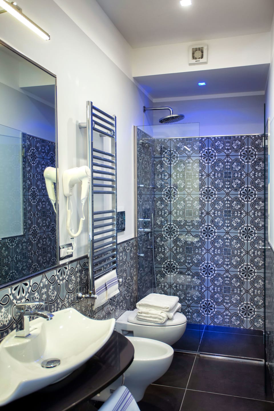 Apartment, 1 Bedroom (Via Truglio, 1) | Bathroom | Shower, hydromassage showerhead, free toiletries, hair dryer