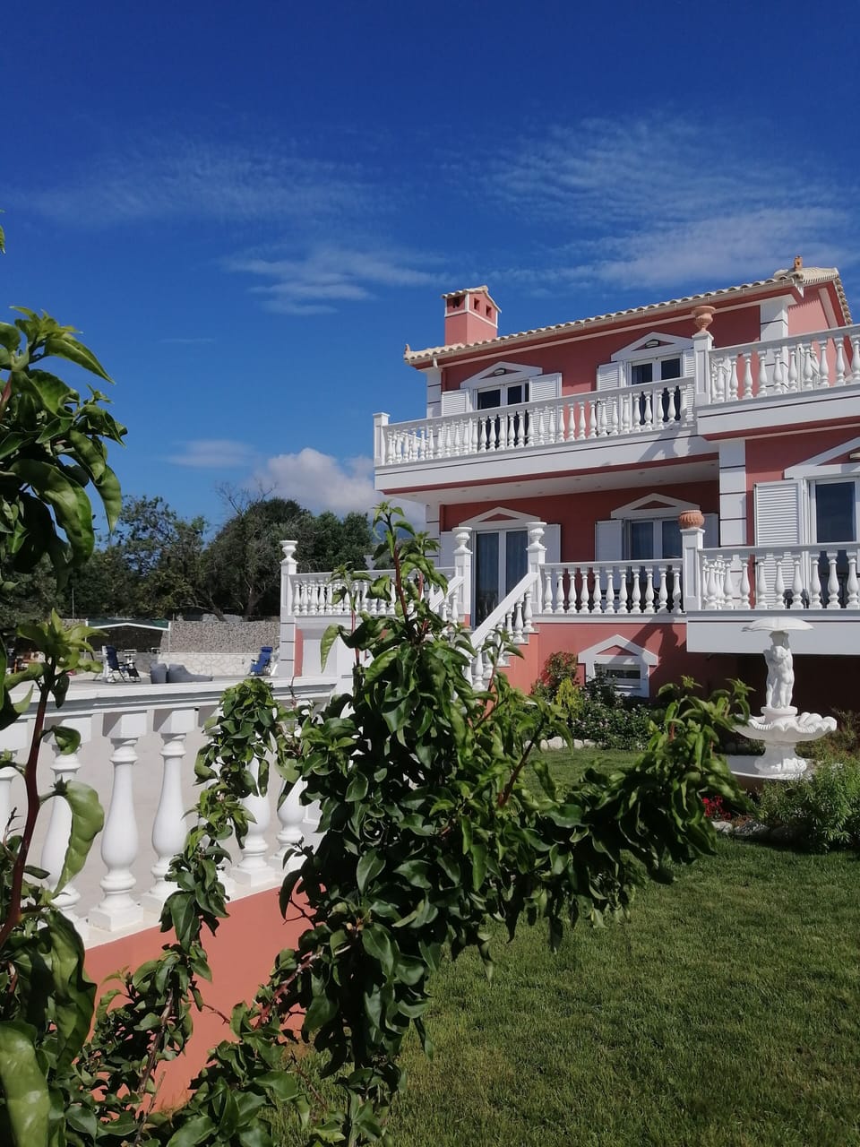 Five Stars villa and the beautiful garden!!! 
