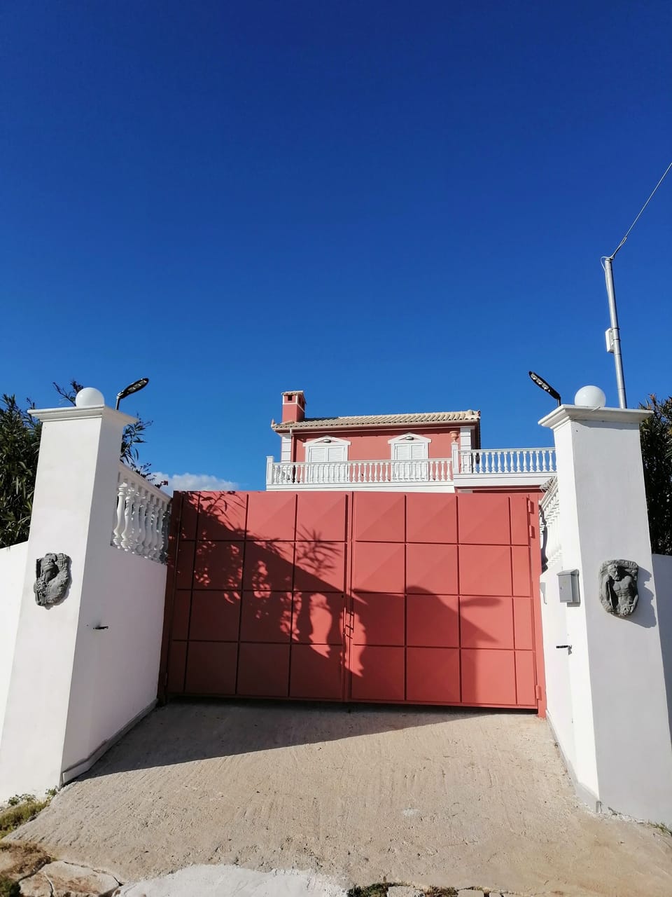 The imposing entrance keeping indiscret eyes off!!! Athena and Aias !!!! 