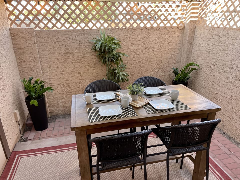 Outdoor dining