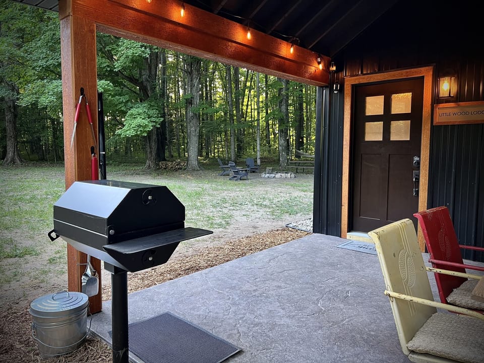 Outdoor charcoal grill