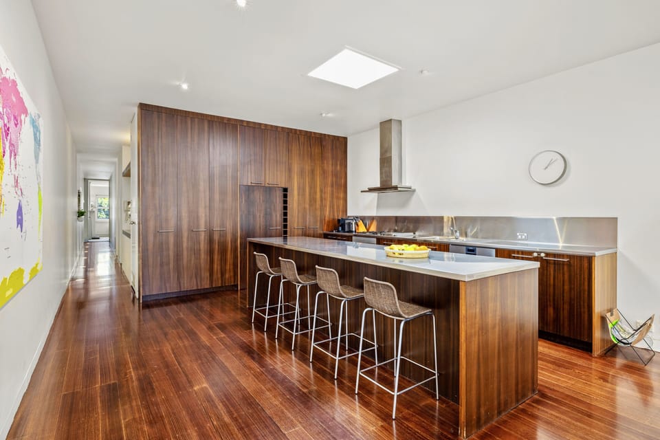 Fully equipped modern kitchen & bar benchtop. Guest review "House very stylish"