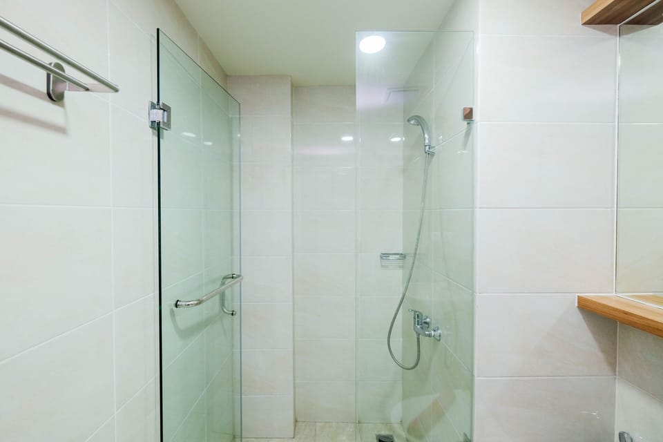 Condo, 2 Bedrooms | Bathroom | Shower, free toiletries, towels