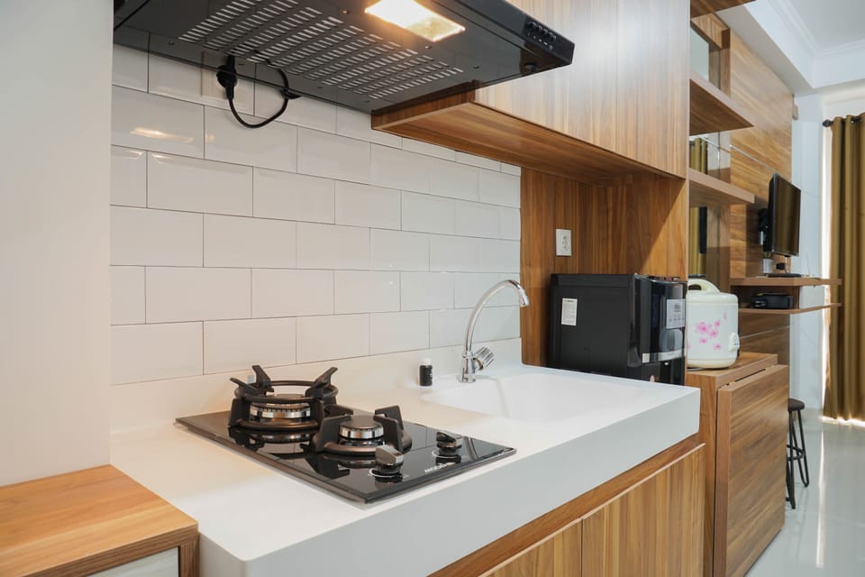 Studio | Private kitchen | Fridge, stovetop, cookware/dishes/utensils