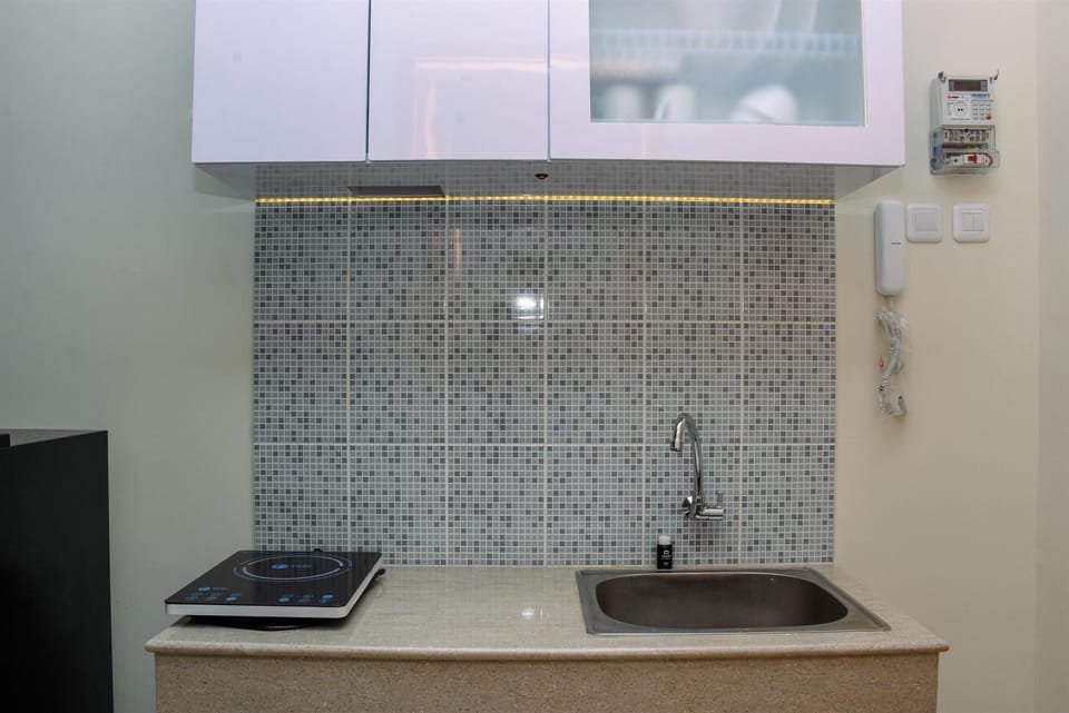 Studio | Private kitchen | Fridge, stovetop, cookware/dishes/utensils
