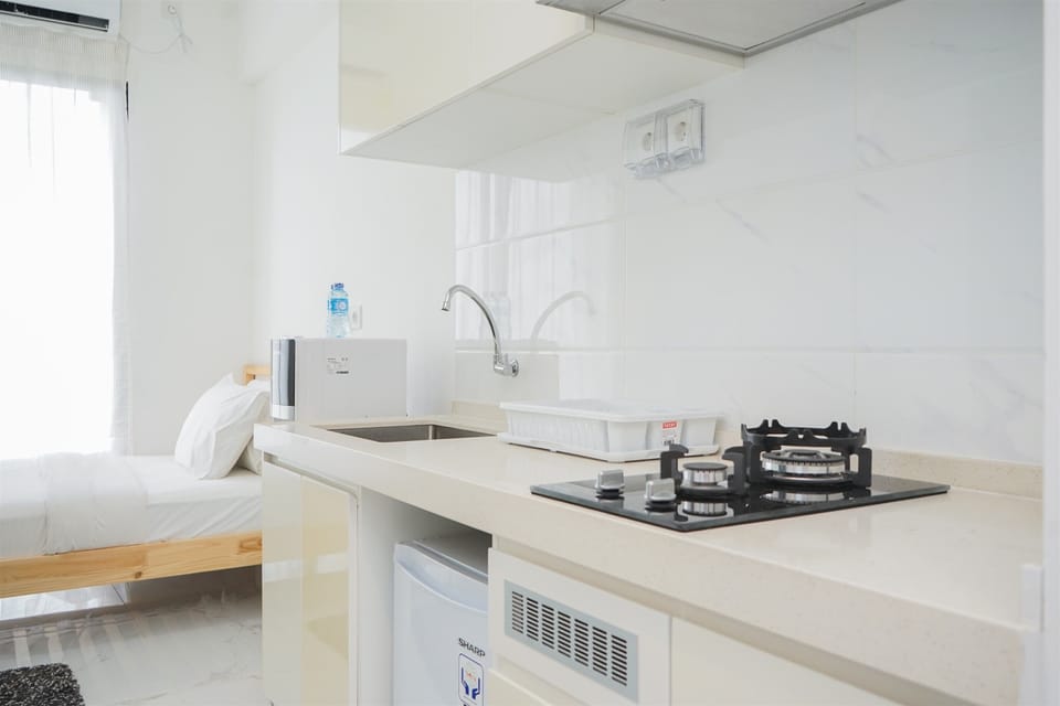 Studio | Private kitchen | Fridge, stovetop, cookware/dishes/utensils