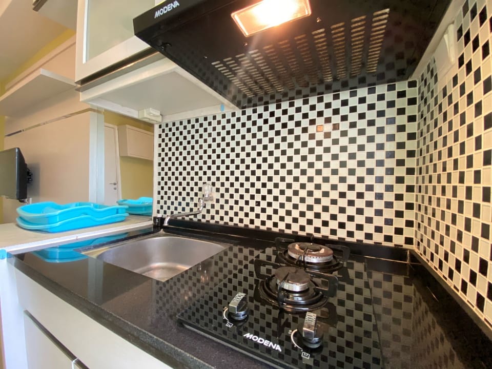 Apartment, 2 Bedrooms | Private kitchen | Fridge, stovetop, cookware/dishes/utensils