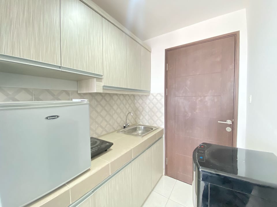 Studio | Private kitchen | Fridge, stovetop, electric kettle, cookware/dishes/utensils