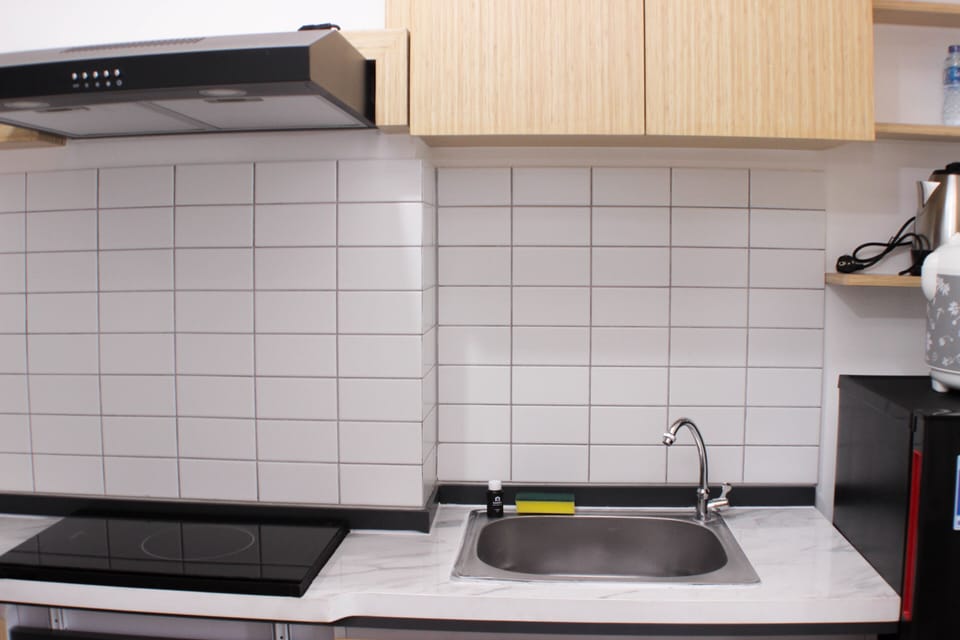 Studio | Private kitchen | Fridge, stovetop, cookware/dishes/utensils