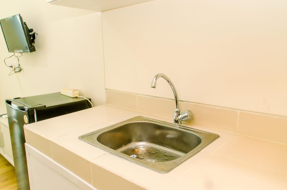 Studio | Private kitchen | Fridge, stovetop, cookware/dishes/utensils