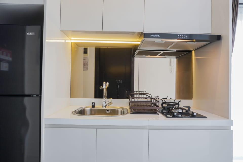 Studio | Private kitchen | Fridge, stovetop, electric kettle, cookware/dishes/utensils
