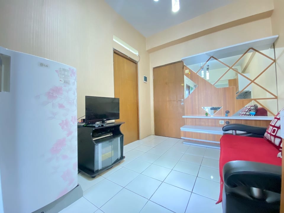 Apartment, 2 Bedrooms | Living area | TV