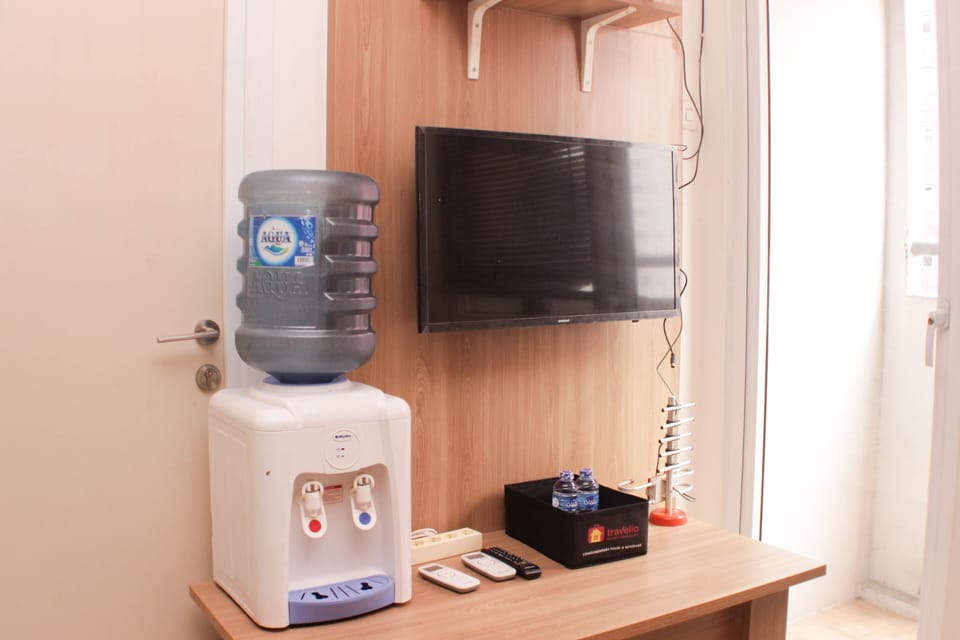 Apartment, 2 Bedrooms | Living area | TV