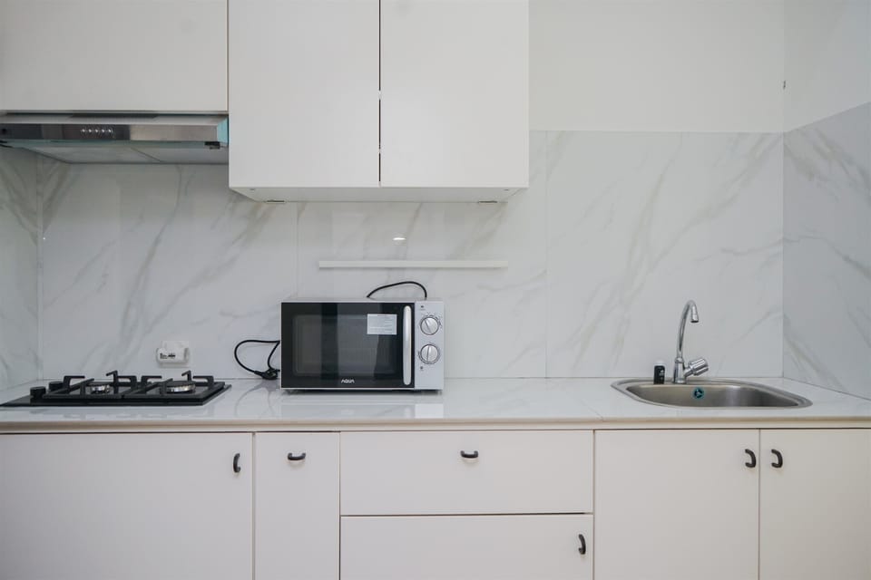 Studio | Private kitchen | Fridge, stovetop, cookware/dishes/utensils