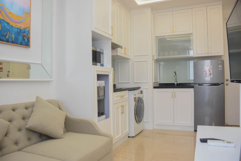 Apartment, 2 Bedrooms | Living area | TV