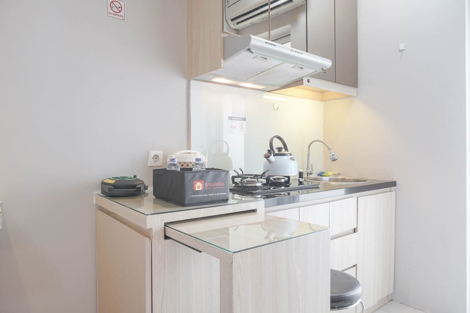 Studio | Private kitchen | Fridge, stovetop, cookware/dishes/utensils