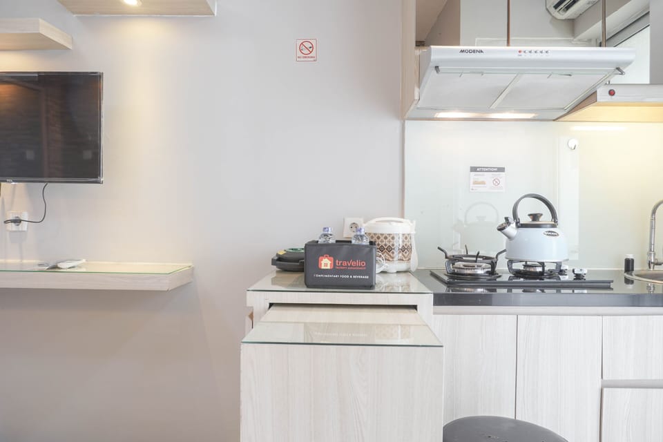 Studio | Private kitchen | Fridge, stovetop, cookware/dishes/utensils