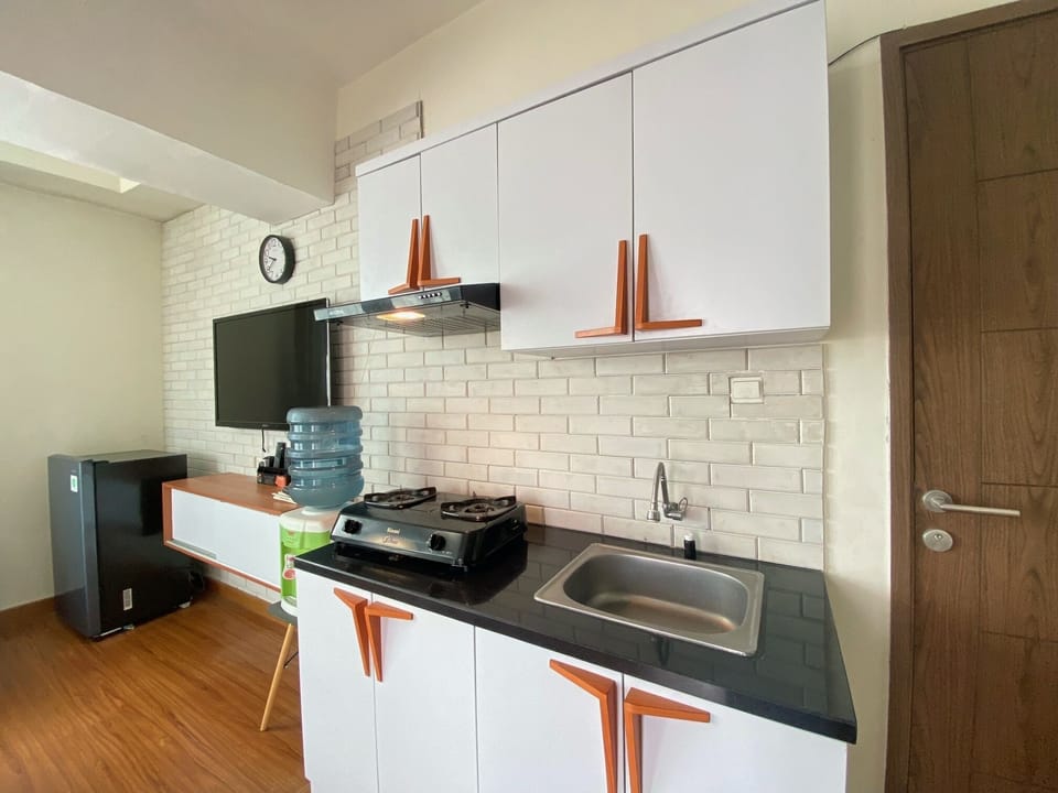 Apartment | Private kitchen | Fridge, stovetop, cookware/dishes/utensils