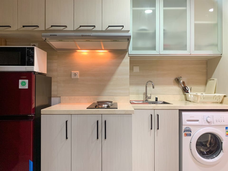Studio | Private kitchen | Fridge, stovetop, cookware/dishes/utensils