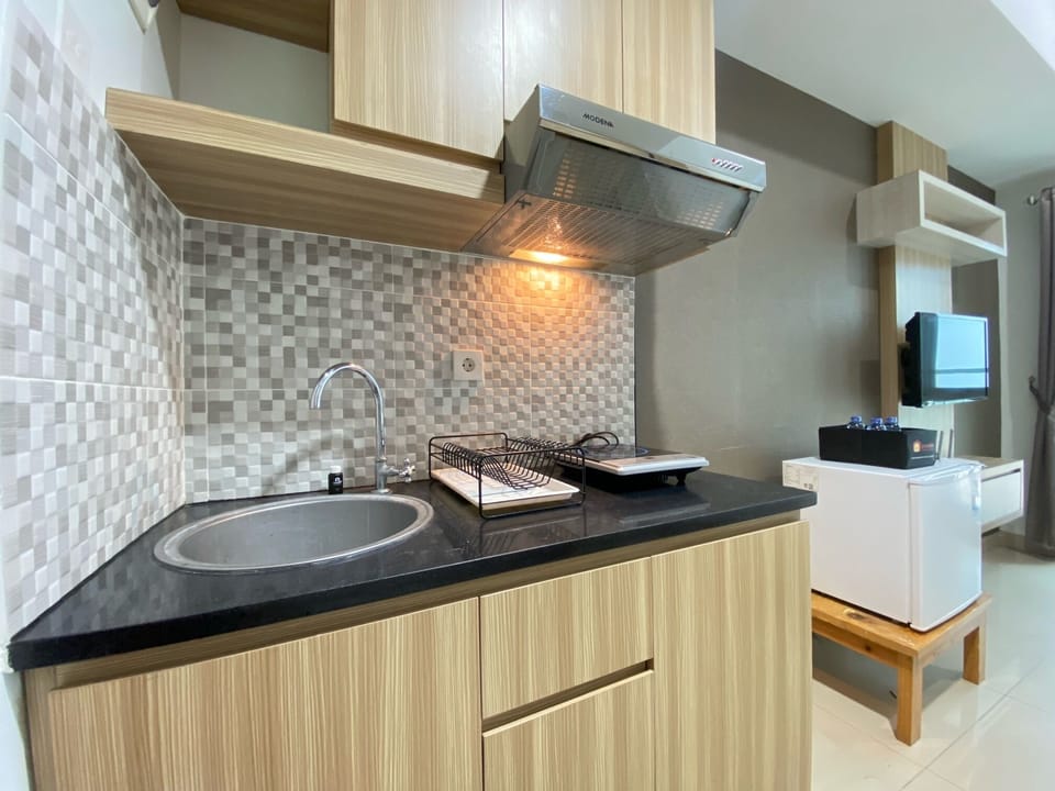 Studio | Private kitchen | Fridge, stovetop, cookware/dishes/utensils