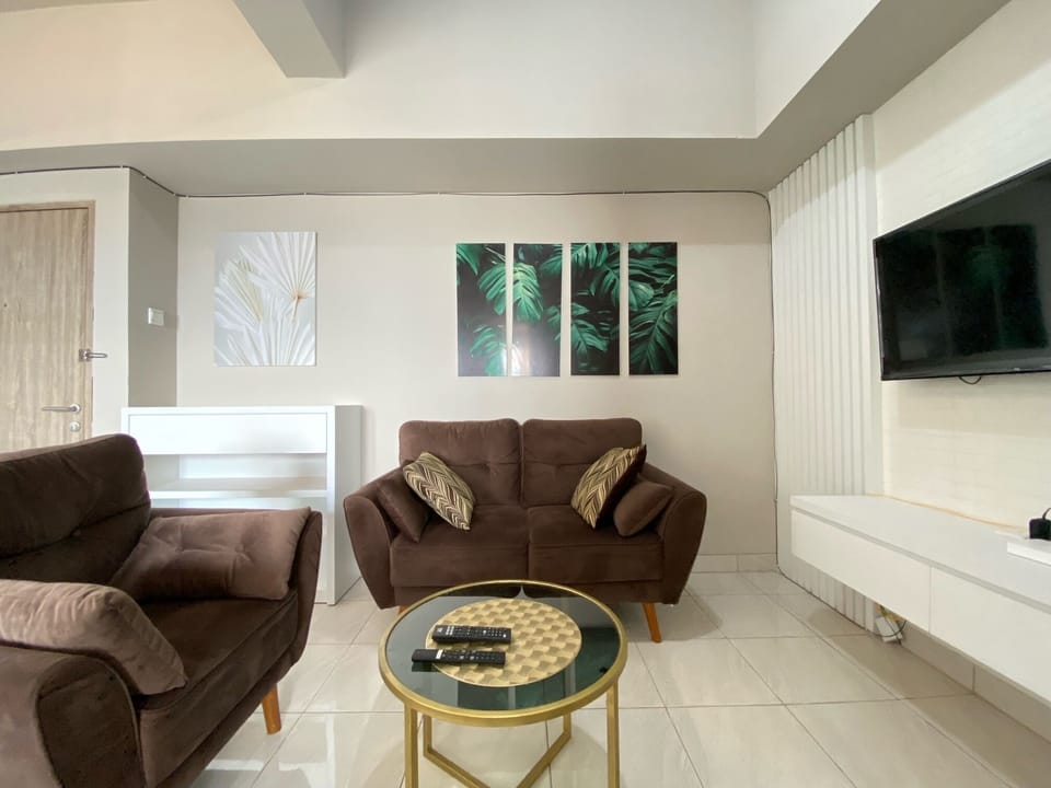 Apartment, 2 Bedrooms | Living area | TV
