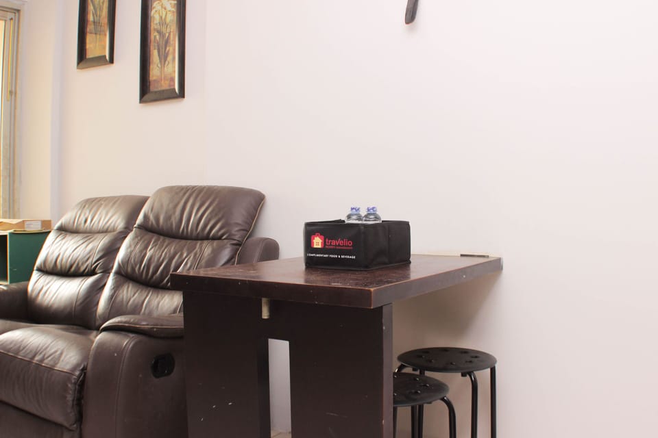 Apartment, 2 Bedrooms | Dining room