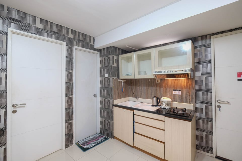 Apartment, 3 Bedrooms | Private kitchen | Fridge, stovetop, cookware/dishes/utensils