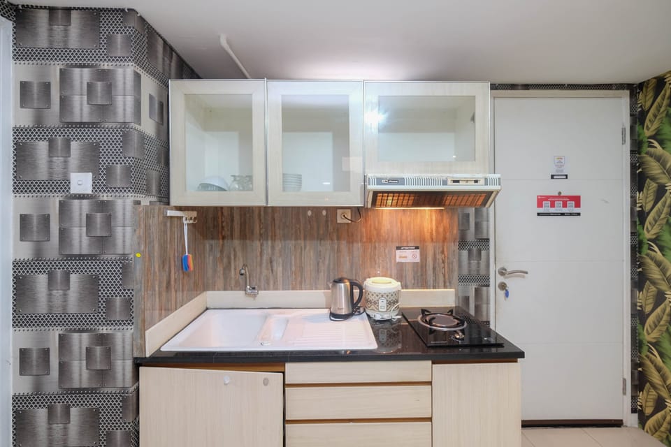 Apartment, 3 Bedrooms | Private kitchen | Fridge, stovetop, cookware/dishes/utensils