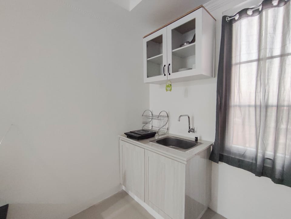 Apartment | Private kitchen | Fridge, stovetop, cookware/dishes/utensils