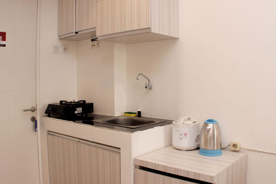 Studio | Private kitchen | Fridge, stovetop, cookware/dishes/utensils