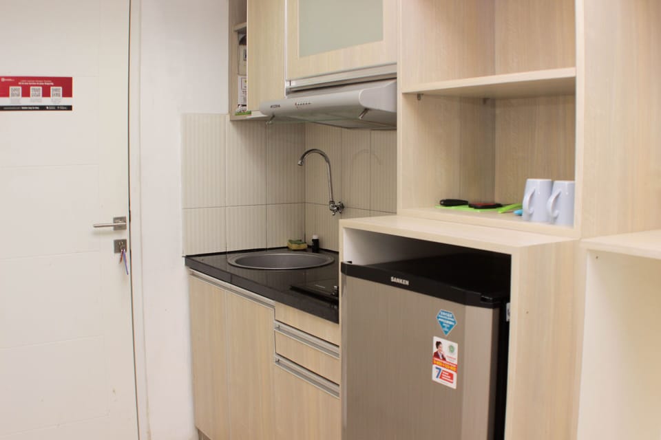 Studio | Private kitchen | Fridge, stovetop, cookware/dishes/utensils